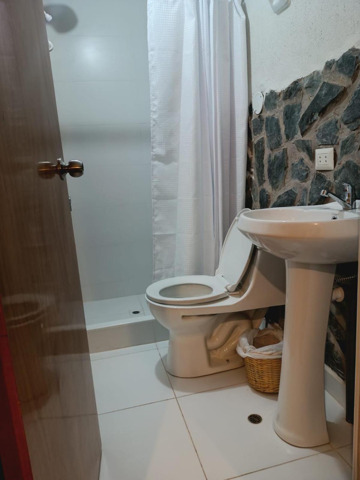 Intikilla Hostal Олантаятамбо Екстериор снимка
